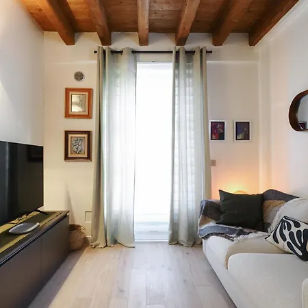 Primopiano - Zumbini Lejlighed Milano