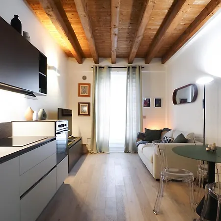 Primopiano - Zumbini Lejlighed Milano